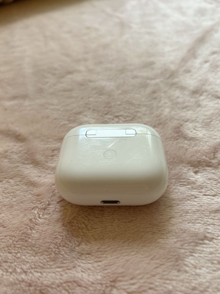 Apple AirPods 3 generacji