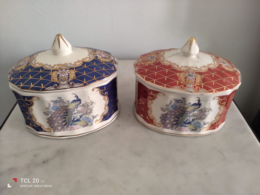 Bonitas caixas em louça
