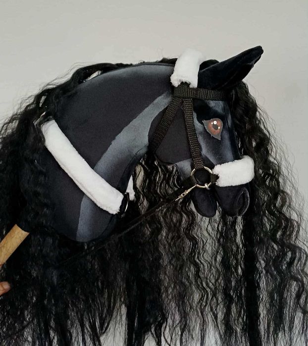 Koń fryzyjski hobby horse A4 + sprzęt realistyczny
