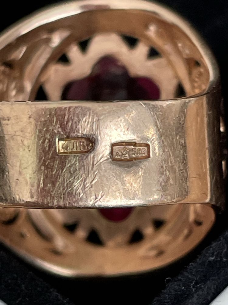 Złoty pierścionek duży sygnet rubin zdobiony 9.7g pr. 583
