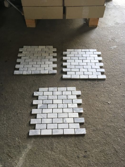 Oryginalny włoski marmur carrara - mozaika - jodełka - wzory - kamień