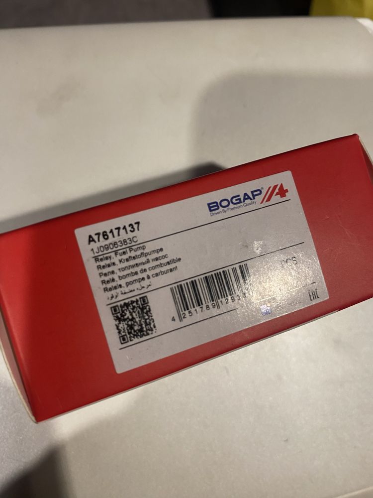 Реле паливного насосу Bogap A7617137 (1J0906383C)
