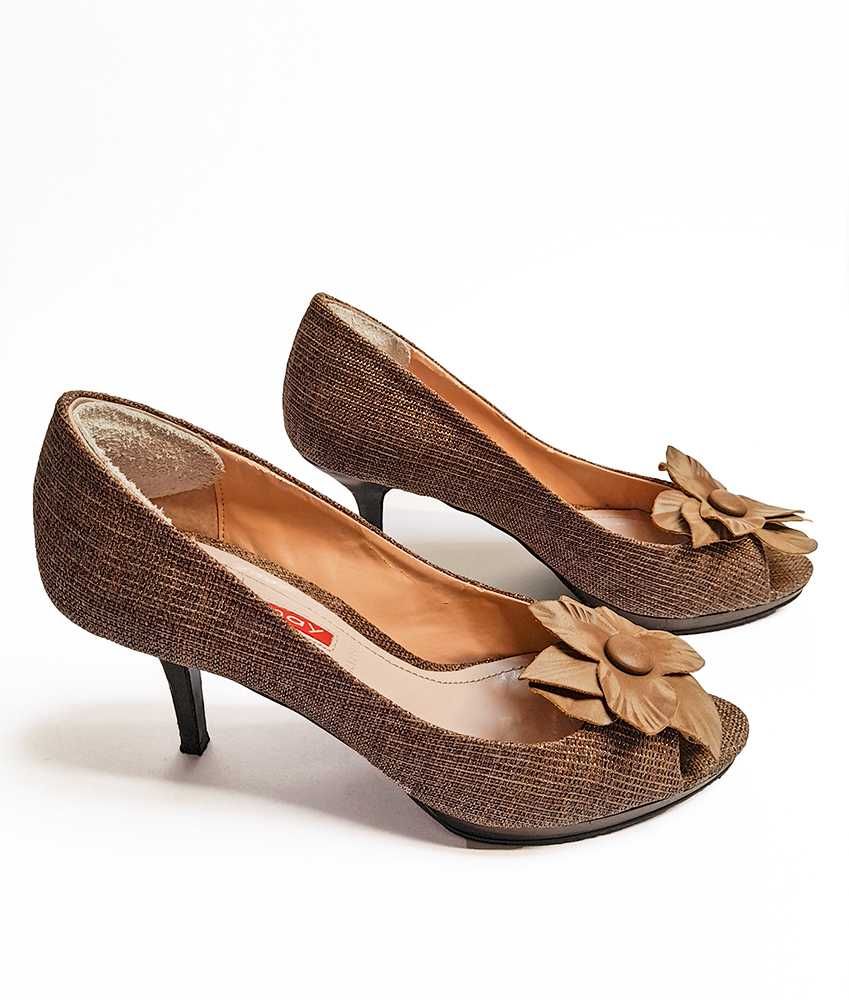 Sapatos Salto Alto Pele Genuína e Tecido Castanho Yamamay 39