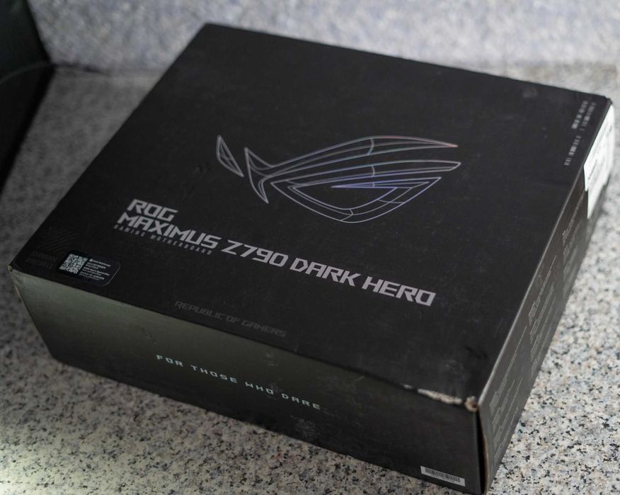 Материнська плата ASUS ROG Maximus Z790 Dark Hero (LGA1700, Z790)
