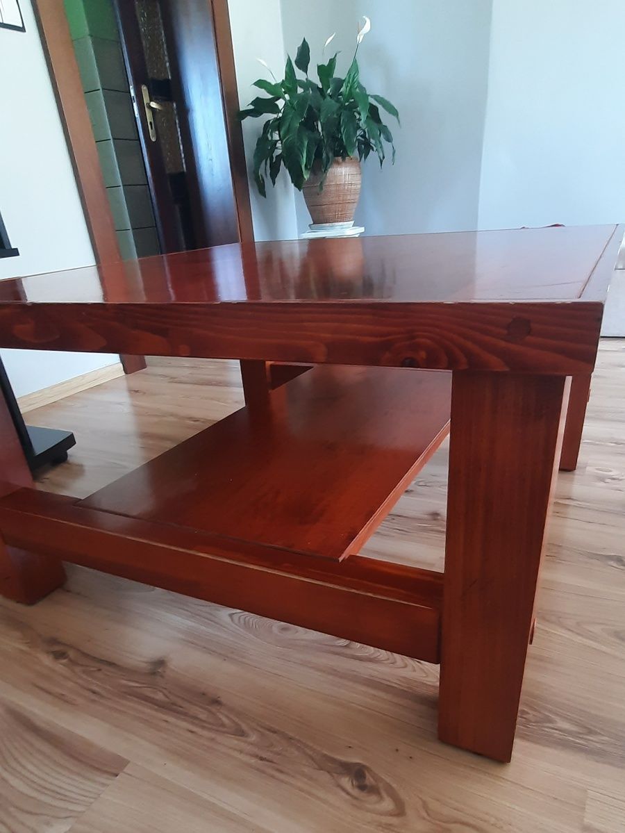 Stół z drewna w bardzo dobrym stanie