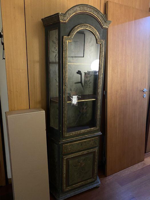 Oratório antigo com movel de apoio