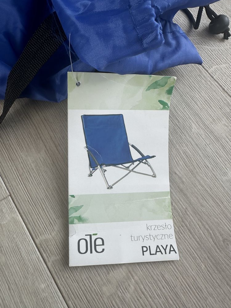 Skladane niskie krzesło turystyczne kampingowe niebieskie