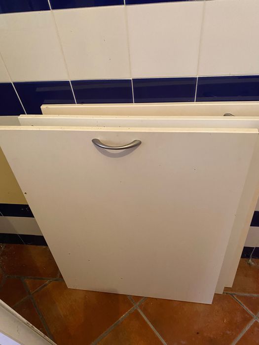 Máquina de lavar embutir com portas em MDF