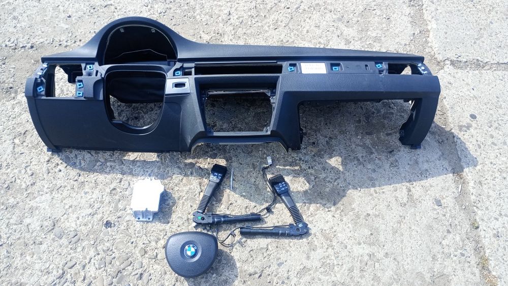 Deska Rozdzielcza Konsola BMW E90 E91 E92 Europa Poduszki Napinacze