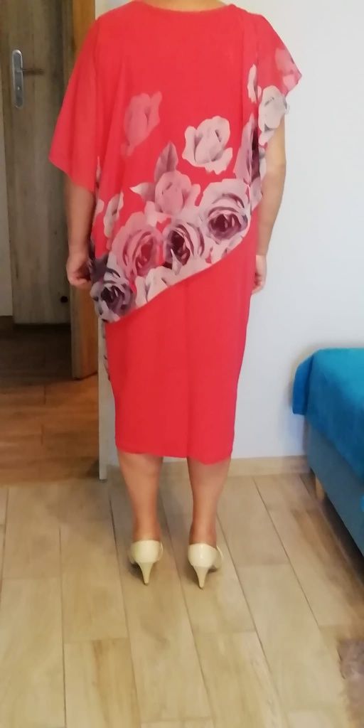 Elegancka sukienka czerwona rozm.50
