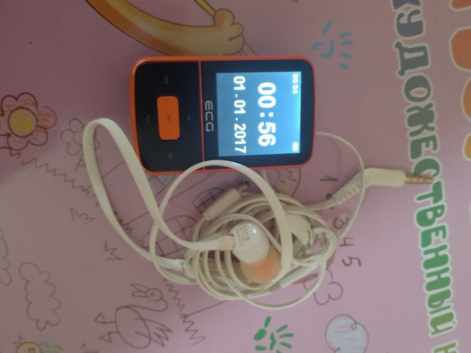 MP4-Плеер ECG PMP 30 на 8 Гб - Черный/Оранжевый