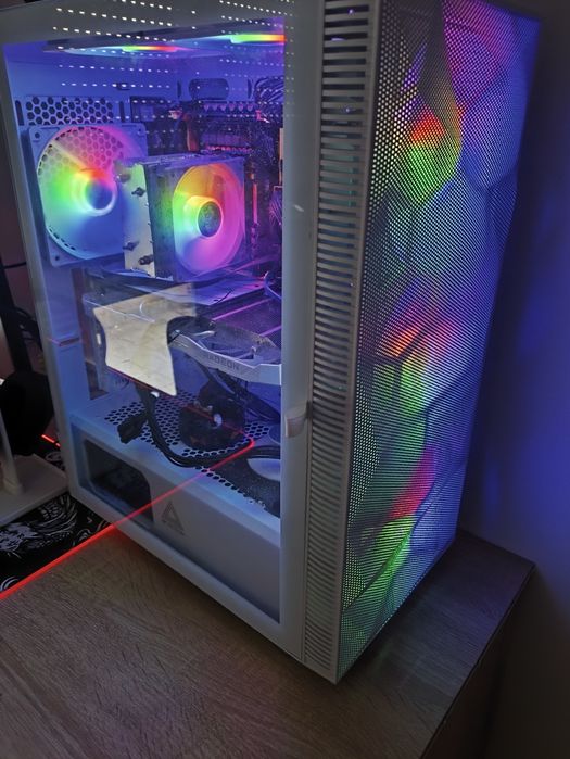 Torre gaming e acessórios.