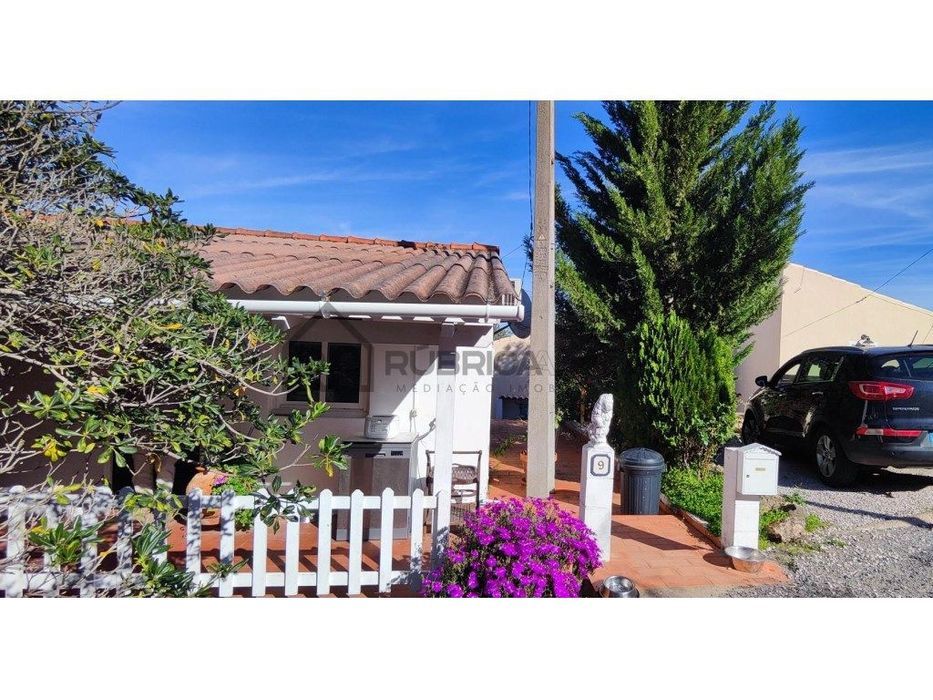 Moradia independente à venda na rua das casas velhas Corte neto