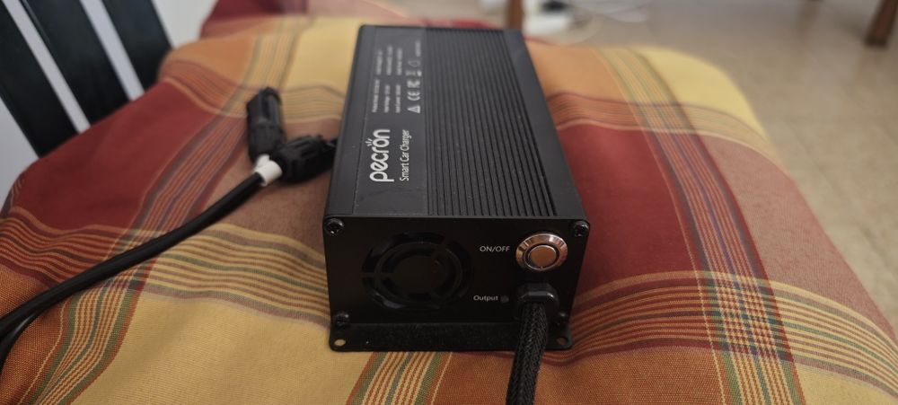 Pecron Smart car charger produt  modelo dc1242