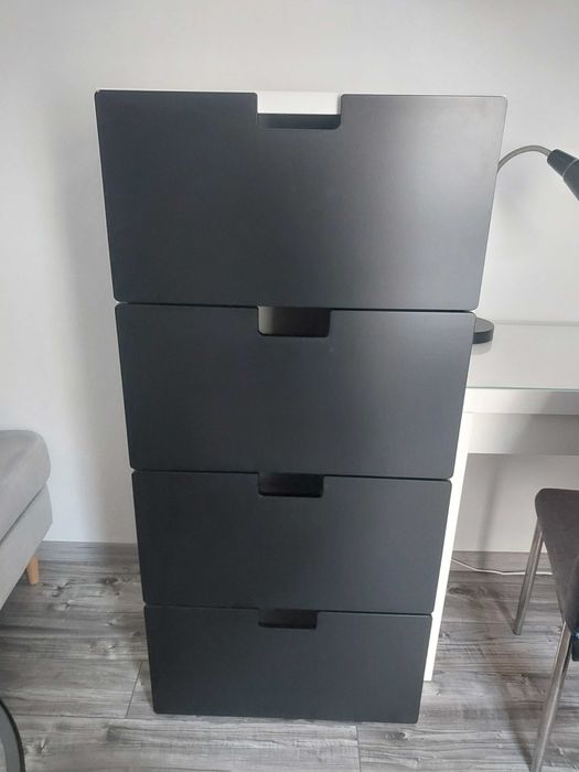 Sprzedam komodę z 4 szufladami