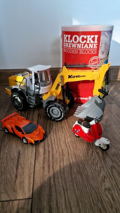 Zestaw zabawek (klocki, pojazdy)