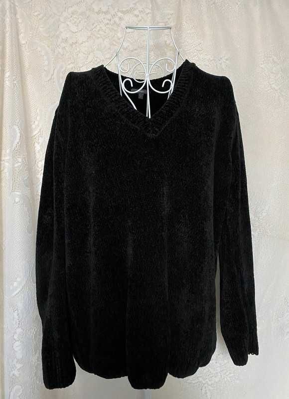 Czarny miękki sweter z dekoltem V Montego S/36 oversize