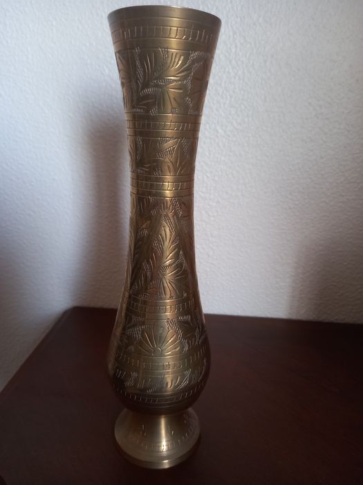 Jarra- Floreira em bronze