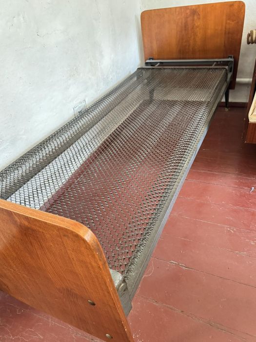 Панцерне односпальне ліжко