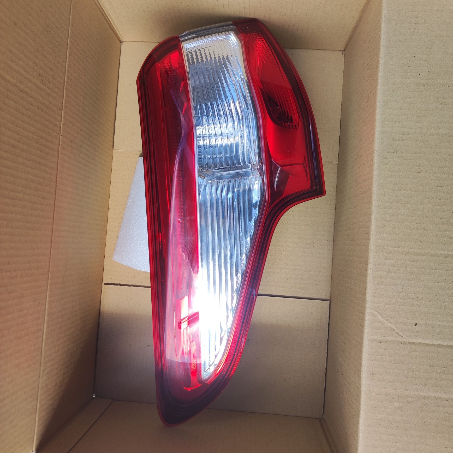 Lampa LED tylna lewa tył qashqai J11 13-17 przedlift