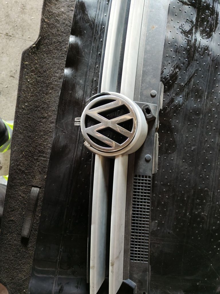 Grill przód atrapa maski volkswagen golf 4 lb7z