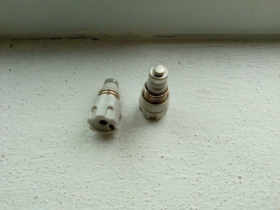 Casquilhos em cerâmica