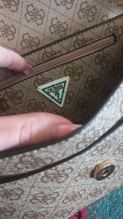 Стильна жіноча сумка Guess Brenton