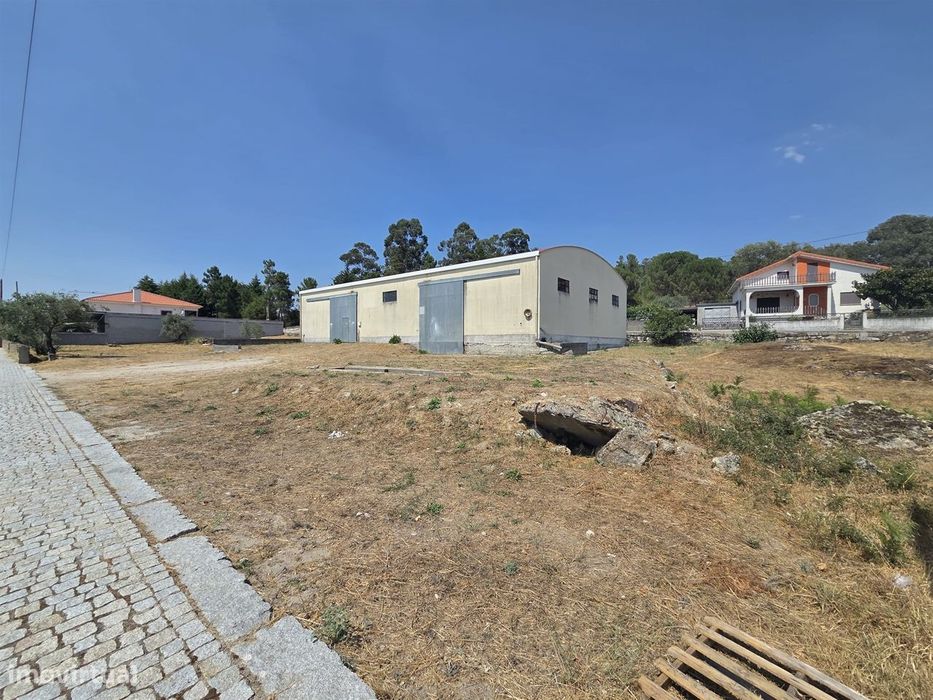 Pavilhão/ Armazém para arrenda em Antas, Penalva do Castelo