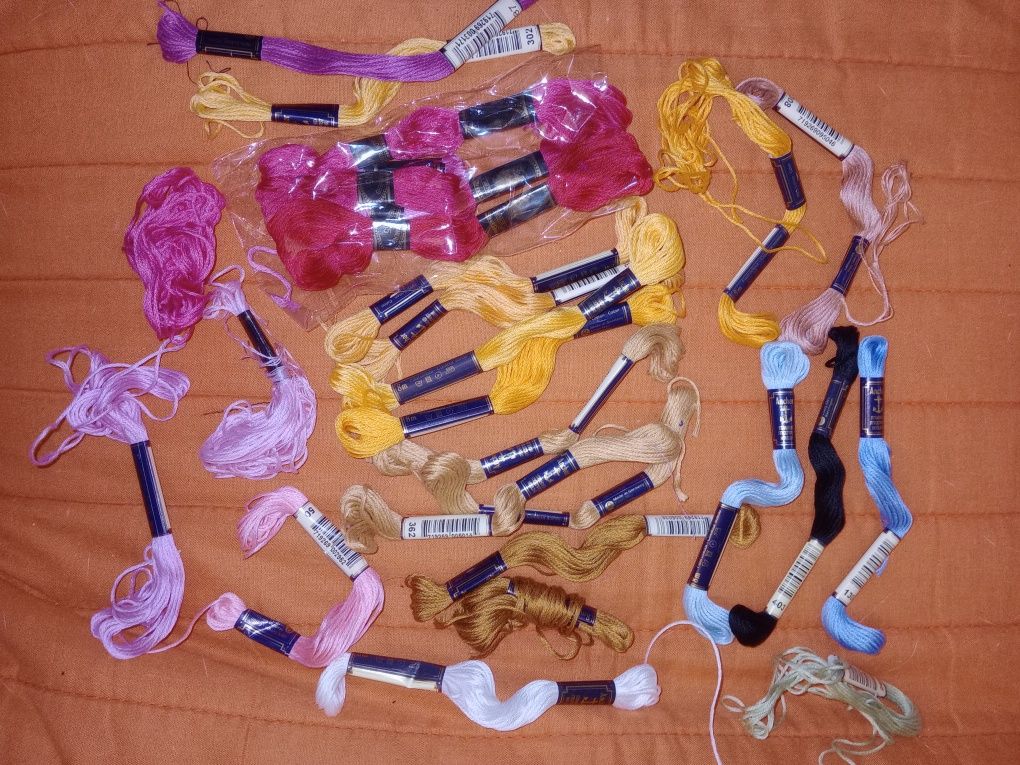 Fios de crochet e bordado