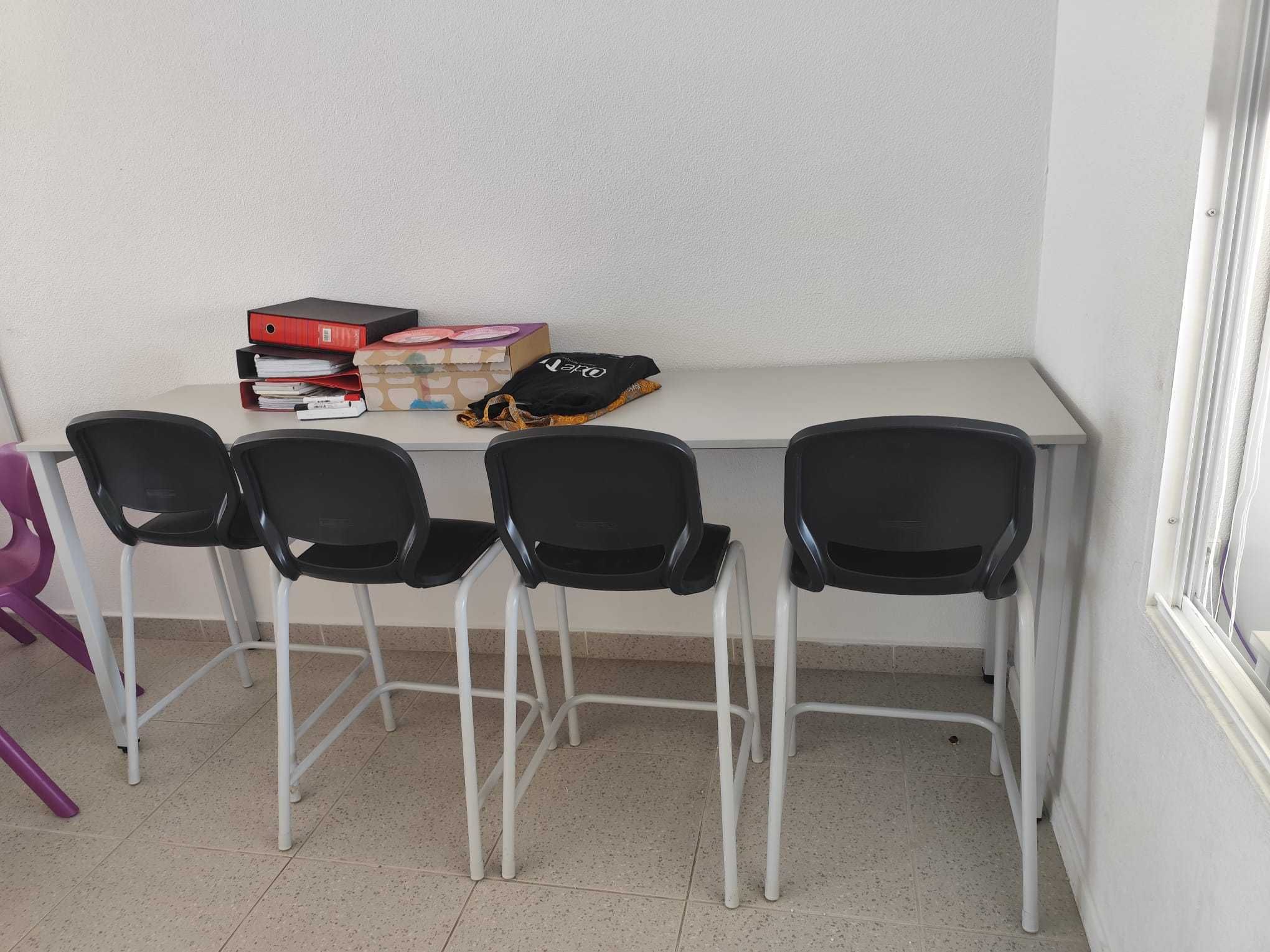 Mobília escolar quase nova – ideal para projetos ou ATL