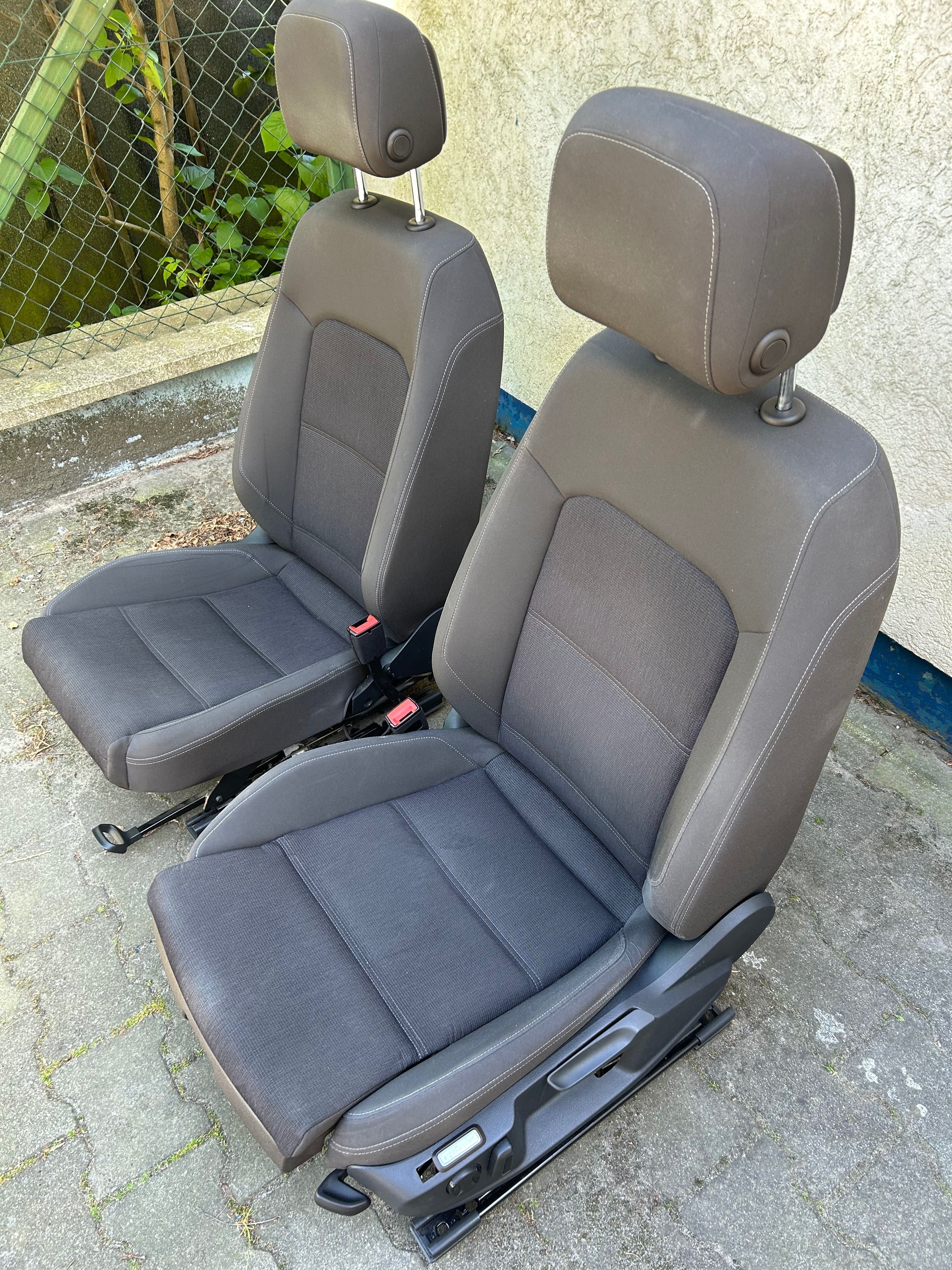 Fotele komplet kanapa  elektryczne boczki VW Passat B8