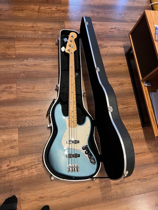 Fender Jazz Bass Player Tidepool + Hard Case