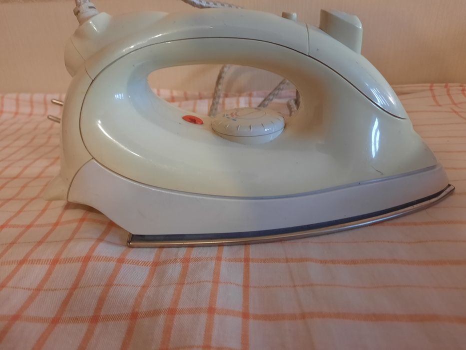 Утюг West белый утюг 1000Вт Вест