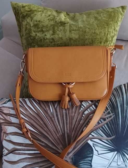 Mala à tiracolo em amarelo mostarda  da Misako - nova, não foi usada