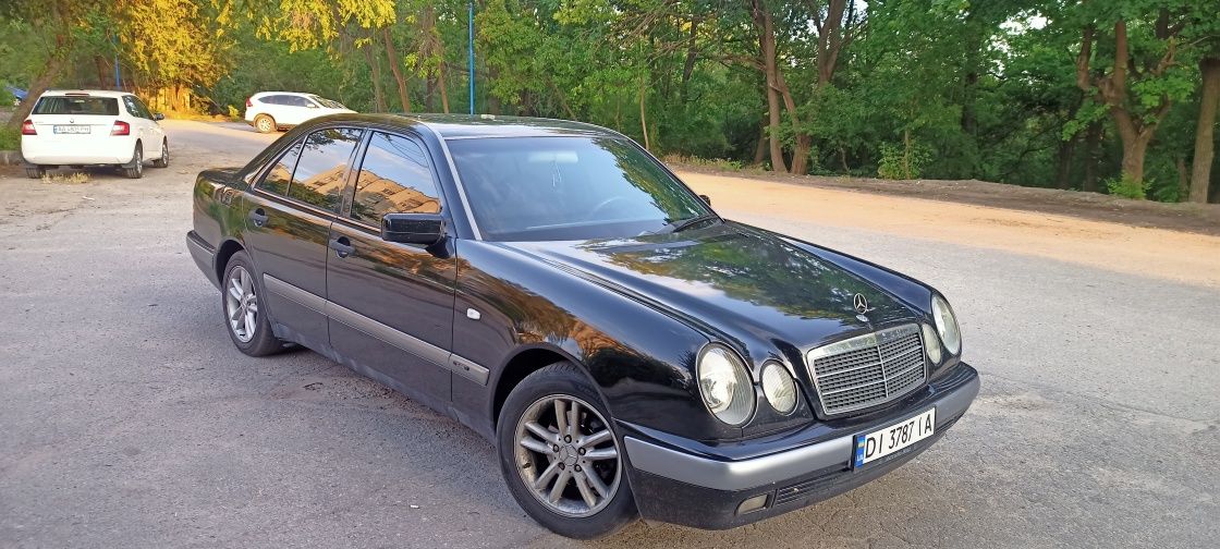 Продам Mercedes W210