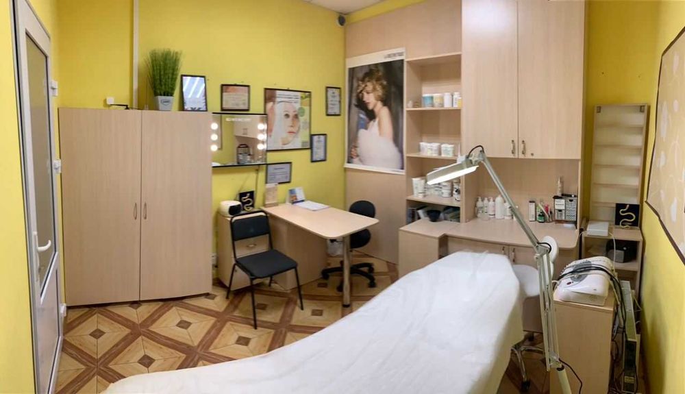 Маникюрный стол Позняки