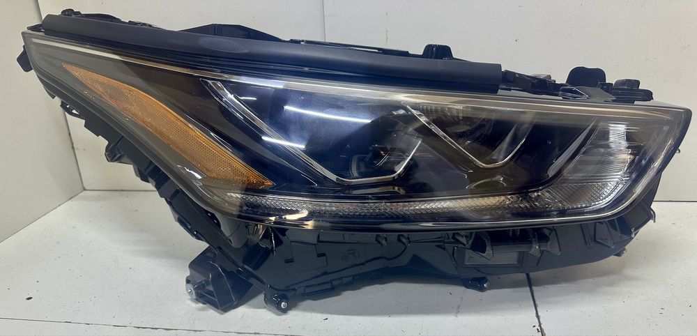 Фара правая Toyota Highlander USA 2020 2021 2022 2023 81110-0E530