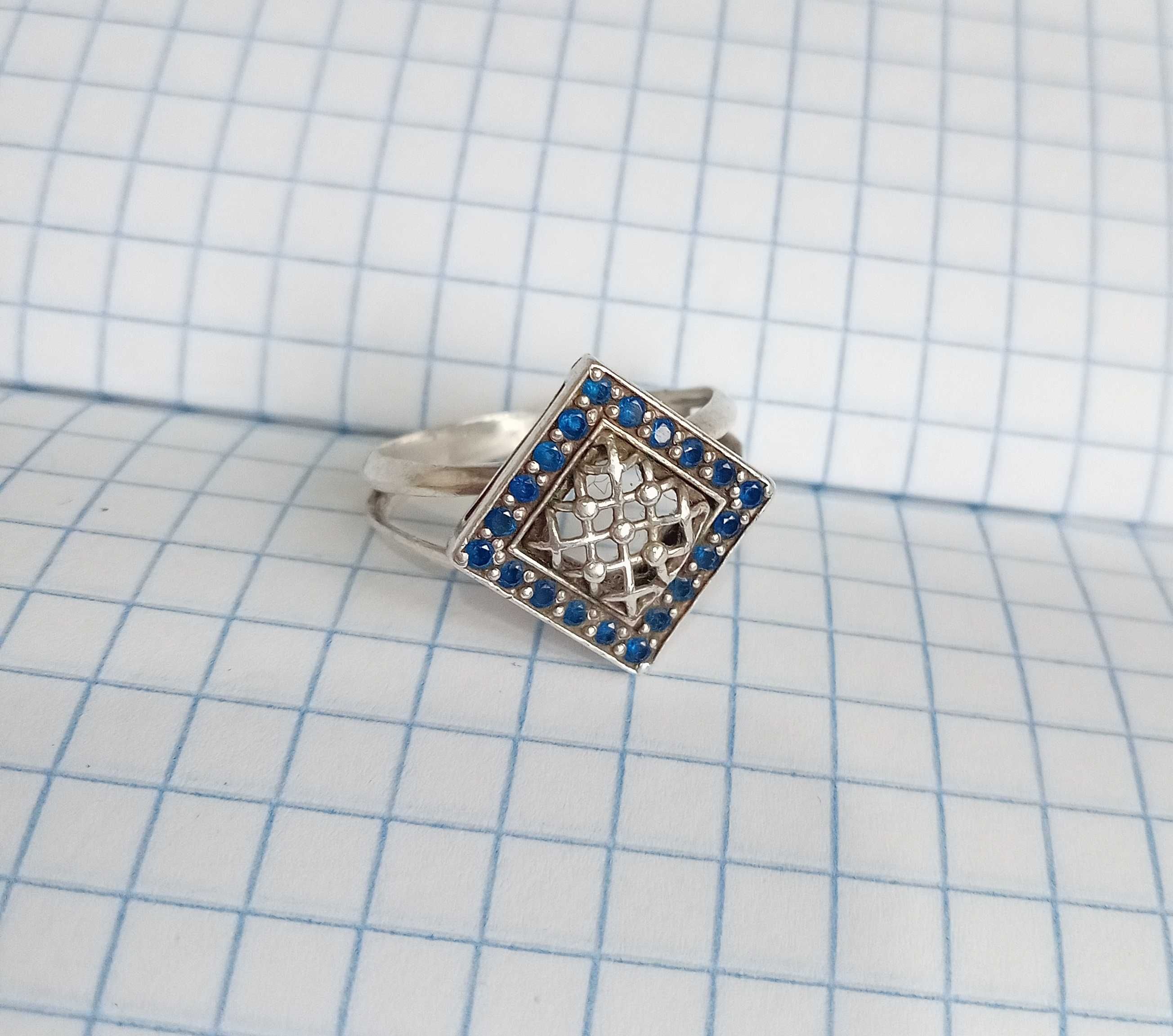 Перстень кольцо Ромб, Сині камні. Срібло 925 проба. Вінтаж