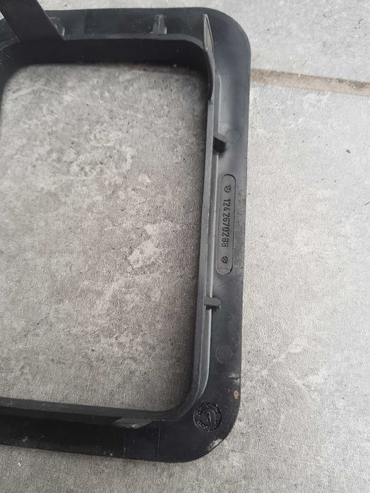 Ramka osłona wybieraka mercedes W124