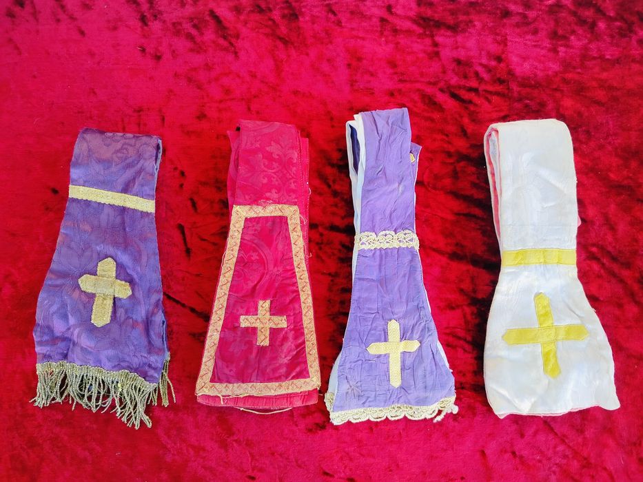 Stare zabytkowe stuły kapłańskie