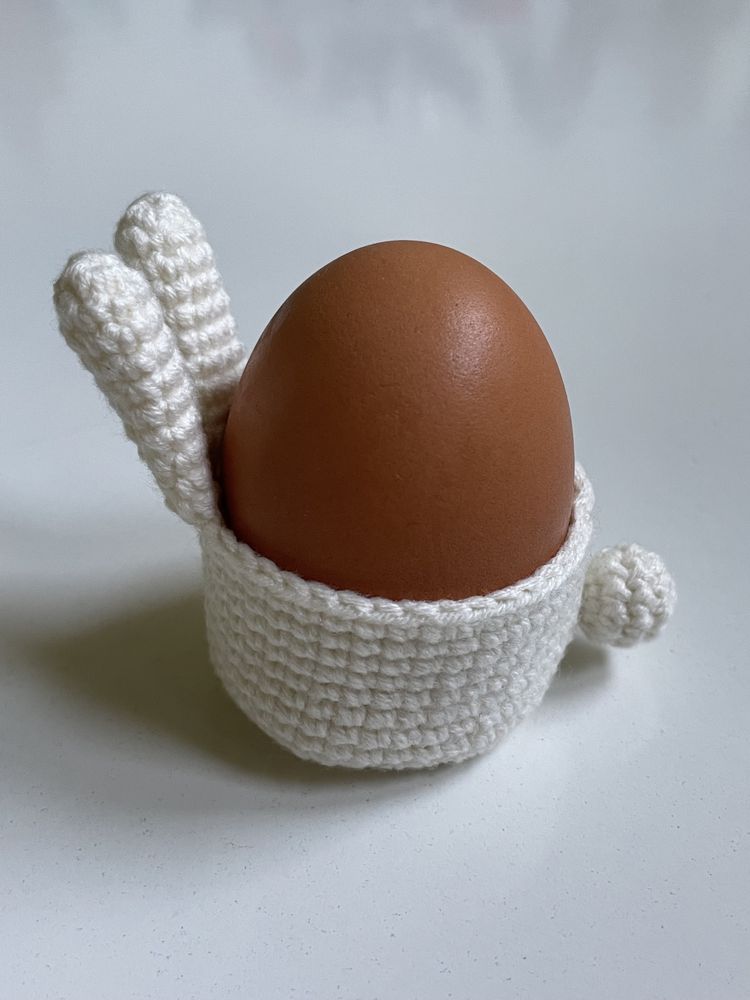Królik biały - pojemnik na jajka na Wielkanoc