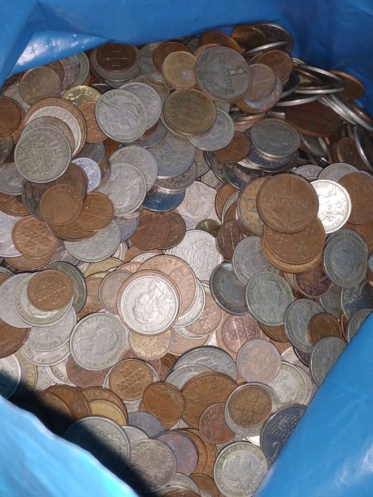 Vendo moedas ao kilo (misturadas, mais portuguesas do que estrangeiras