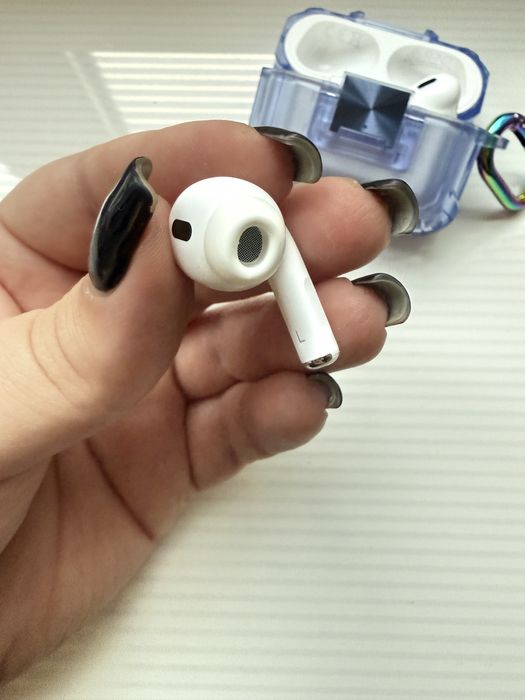 Продам AirPods Pro 2 (Lightning)