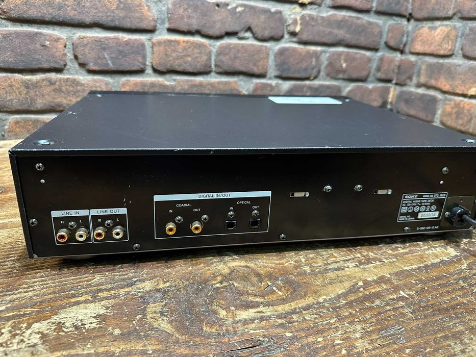 Magnetofon Cyfrowy  Sony DTC 59 ES, DAT