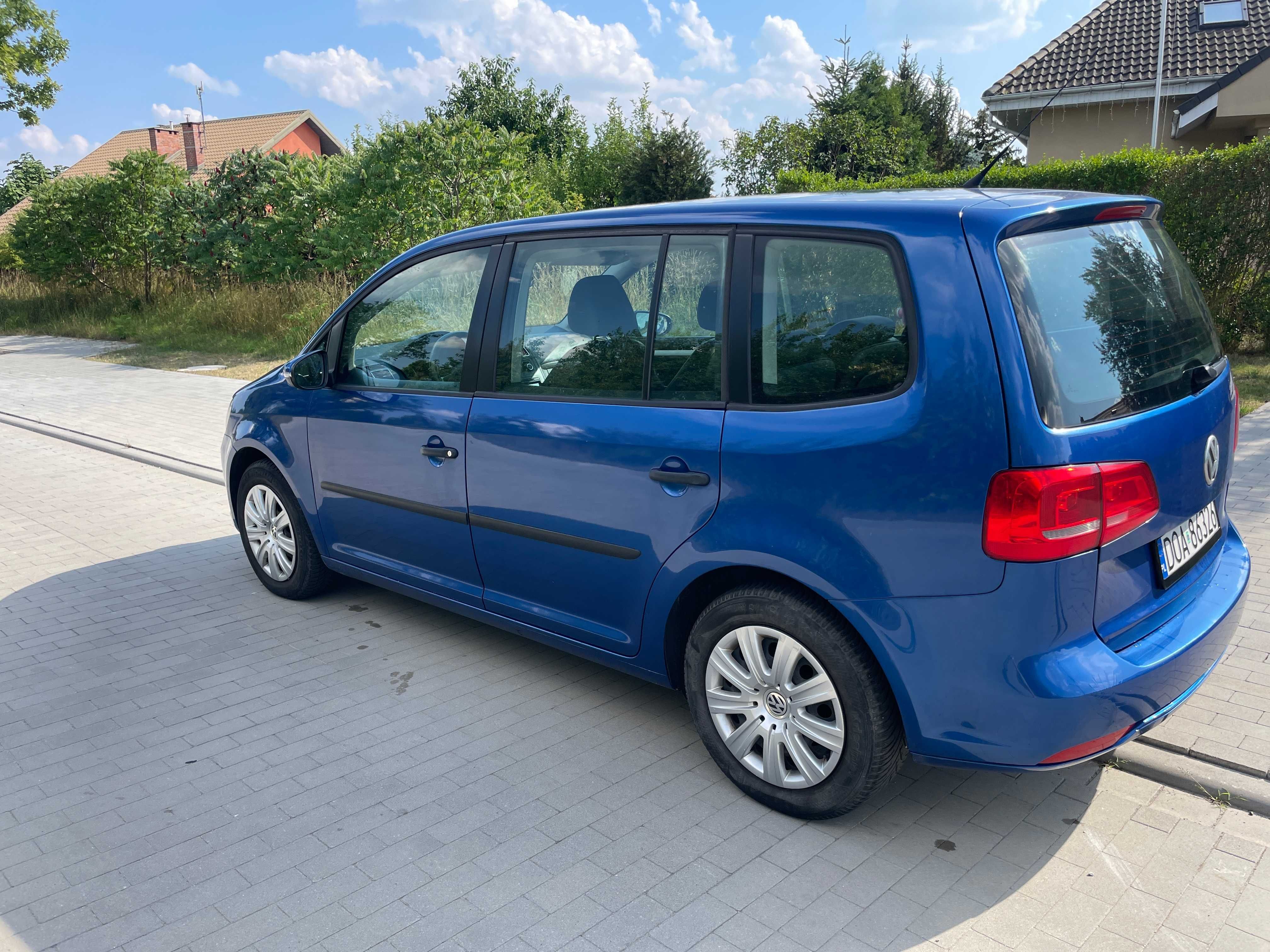 Volkswagen Touran rok 2011 VW 1.6tdi 105km. DSG automat zarejestrowany