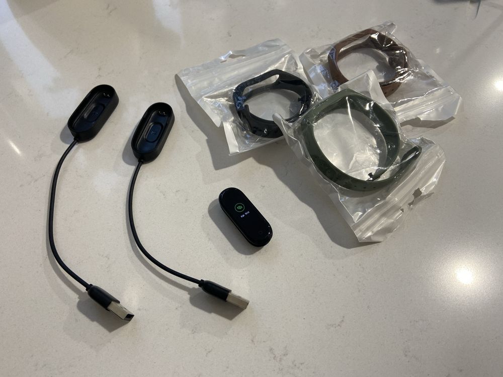 Xiaomi Mi band 4 + 2 carregadores + 3 pulseiras