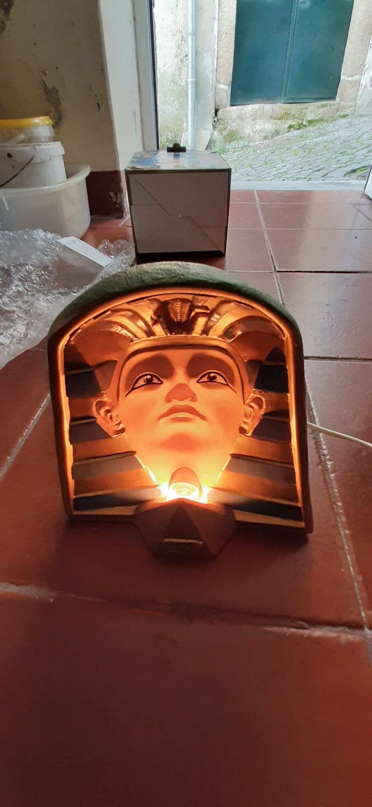 Lâmpada mágica que segue a vista