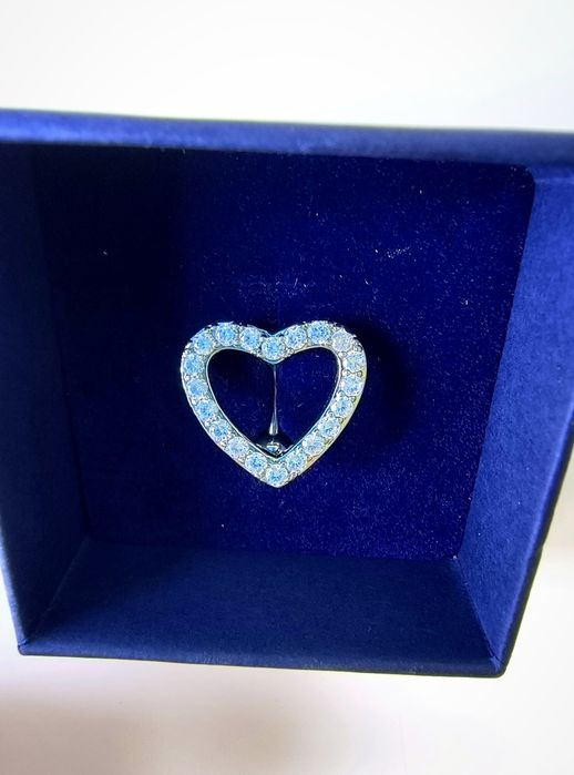 Пирсинг в пупок, сережка в пуп