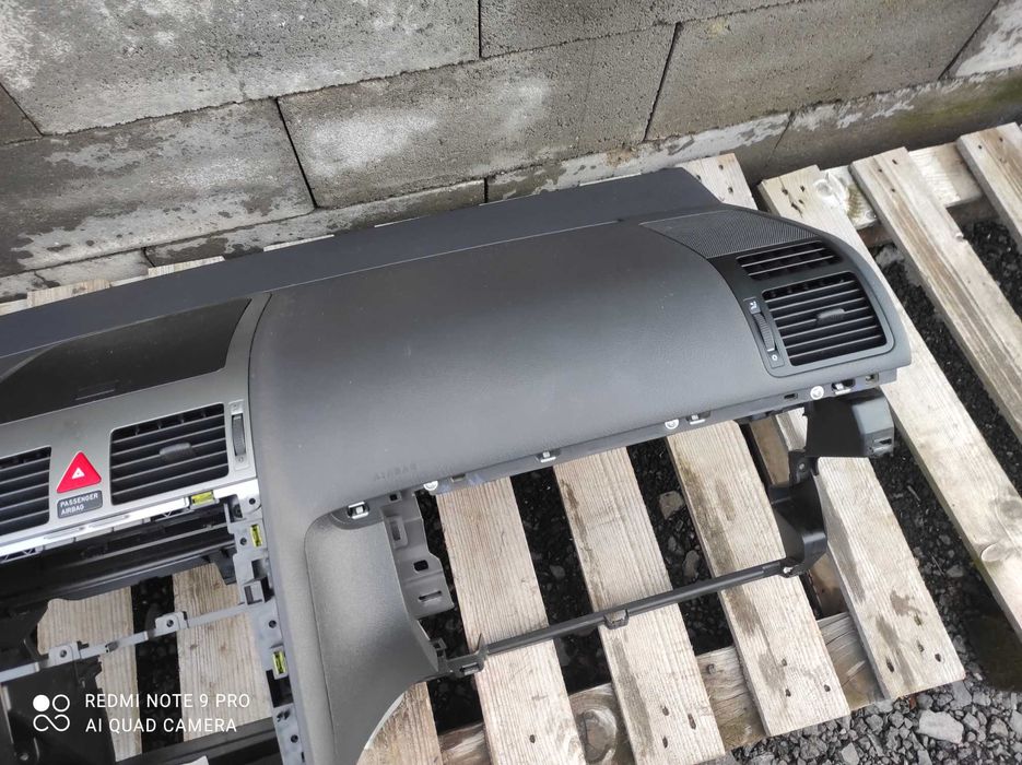 VW Touran deska rozdzielcza konsola pasy poduszki Europa oryginal