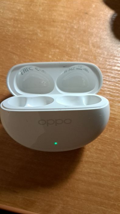 Ładowarka, etui do słuchawek Oppo Enco air 4